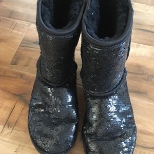 Black sequence uggs